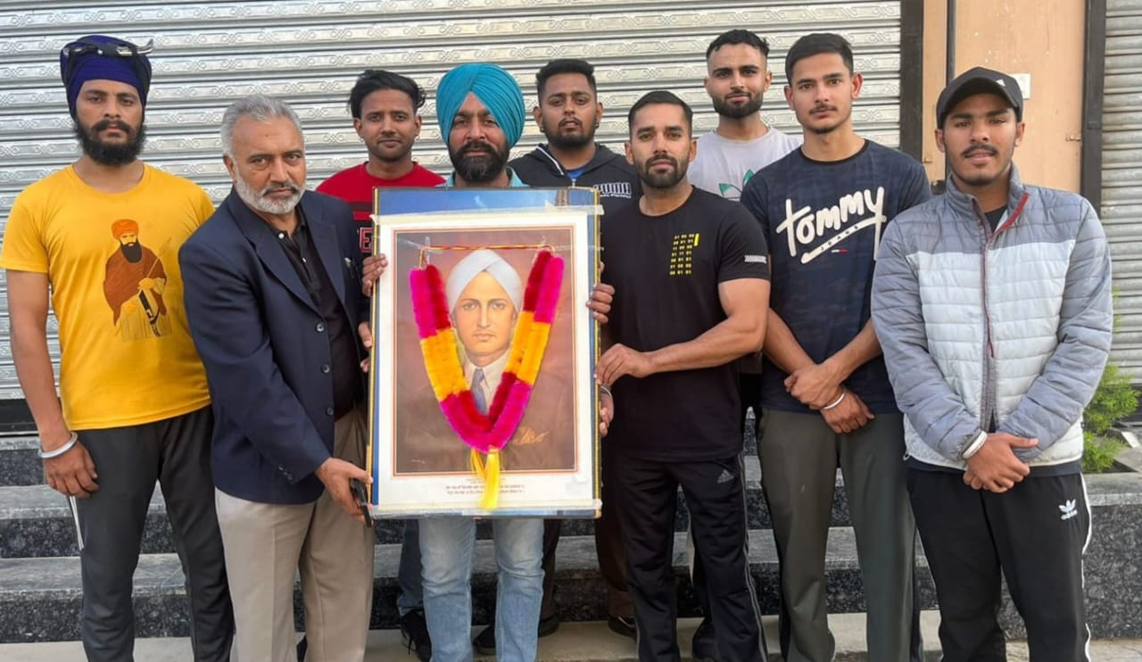 Tribute ceremony on the martyrdom day of martyr Kartar Singh Sarabha, ideal of patriots
